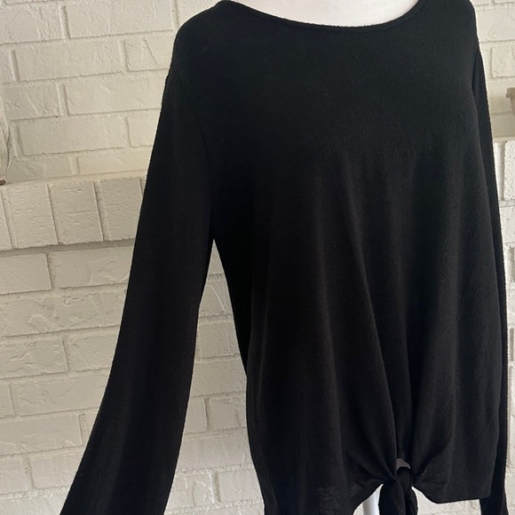Iz Byer Black Long Sleeve Women's Lightweight Sweater with Tie Detail - Picture 3 of 9